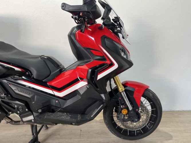 Comprar HONDA X-ADV 750 (ESCAPE AKRAPOVIC HOMOLOGADO + TOP CASE) 2017 de segunda mano HONDA X-ADV 750 (ESCAPE AKRAPOVIC HOMOLOGADO + TOP CASE) 2017 de segunda mano