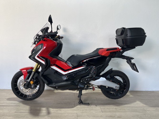 Comprar HONDA X-ADV 750 (ESCAPE AKRAPOVIC HOMOLOGADO + TOP CASE) 2017 de segunda mano HONDA X-ADV 750 (ESCAPE AKRAPOVIC HOMOLOGADO + TOP CASE) 2017 de segunda mano