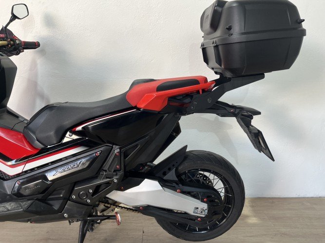Comprar HONDA X-ADV 750 (ESCAPE AKRAPOVIC HOMOLOGADO + TOP CASE) 2017 de segunda mano HONDA X-ADV 750 (ESCAPE AKRAPOVIC HOMOLOGADO + TOP CASE) 2017 de segunda mano