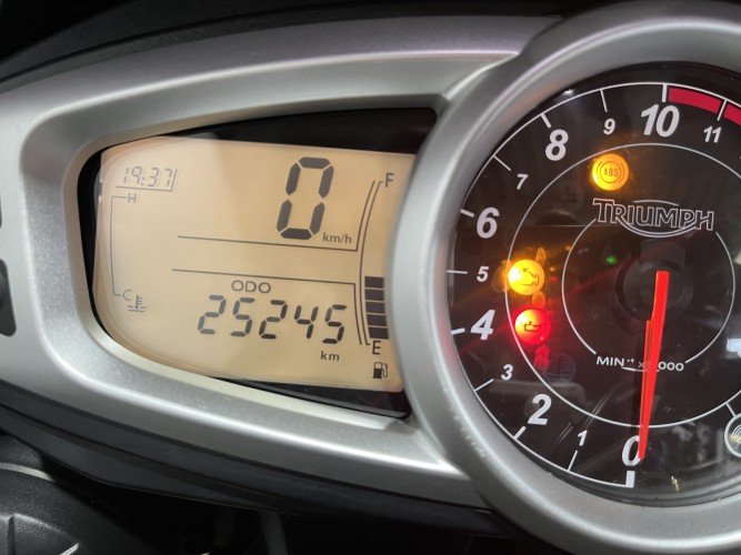 TRIUMPH TIGER 1050 (2 MALETAS) 2012 de segunda mano