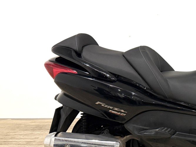 HONDA FORZA 250 2007 de segunda mano