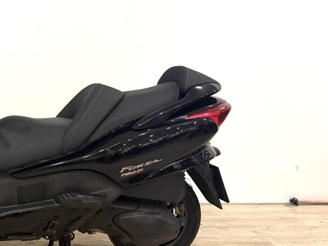 HONDA FORZA 250 2007 de segunda mano