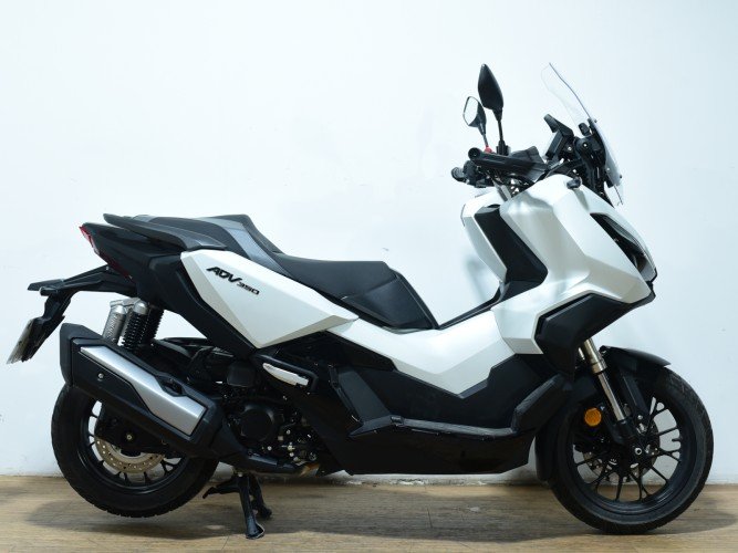 Comprar HONDA ADV 350 2024 de segunda mano HONDA ADV 350 2024 de segunda mano