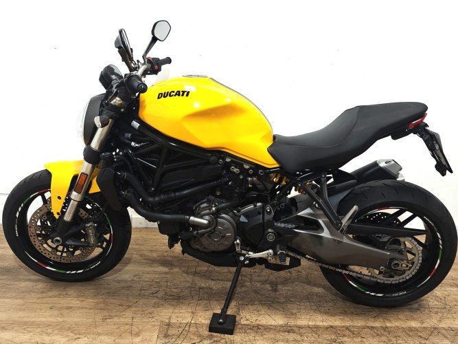 Comprar DUCATI MONSTER 821 2017 de segunda mano DUCATI MONSTER 821 2017 de segunda mano