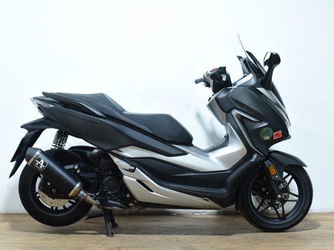 Comprar HONDA FORZA 300 (ESCAPE ARROW HOMOLOGADO) 2019 de segunda mano HONDA FORZA 300 (ESCAPE ARROW HOMOLOGADO) 2019 de segunda mano