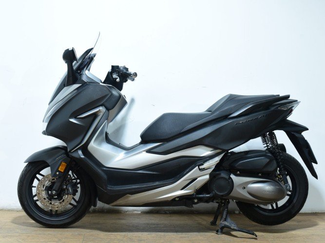 Comprar HONDA FORZA 300 (ESCAPE ARROW HOMOLOGADO) 2019 de segunda mano HONDA FORZA 300 (ESCAPE ARROW HOMOLOGADO) 2019 de segunda mano