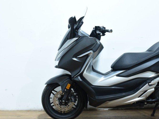 Comprar HONDA FORZA 300 (ESCAPE ARROW HOMOLOGADO) 2019 de segunda mano HONDA FORZA 300 (ESCAPE ARROW HOMOLOGADO) 2019 de segunda mano