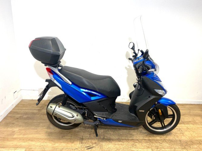 Comprar KYMCO AGILITY CITY 125 (TOP CASE) 2024 de segunda mano KYMCO AGILITY CITY 125 (TOP CASE) 2024 de segunda mano