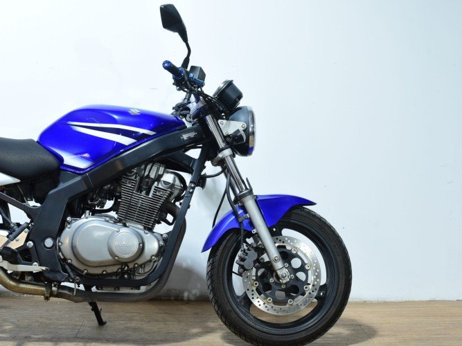 SUZUKI GS 500 2007 de segunda mano