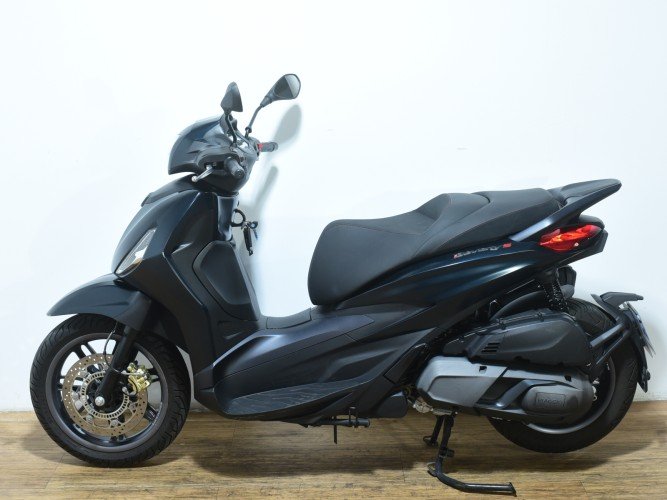 PIAGGIO BEVERLY 400 S 2021 de segunda mano