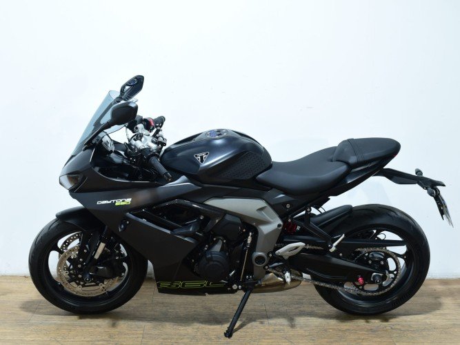 TRIUMPH DAYTONA 660 (QUICKSHIFTER) 2025 de segunda mano