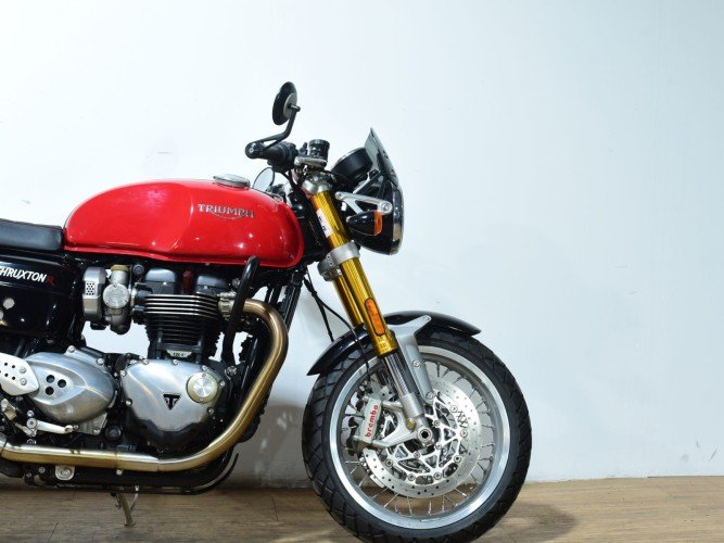 TRIUMPH THRUXTON 1200 R 2016 de segunda mano