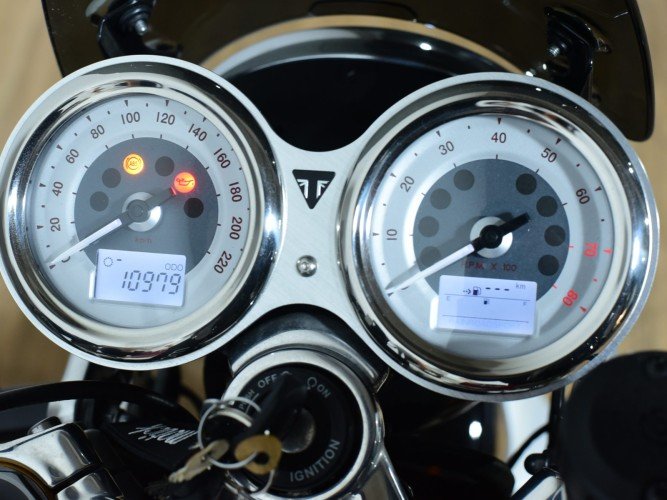 TRIUMPH THRUXTON 1200 R 2016 de segunda mano