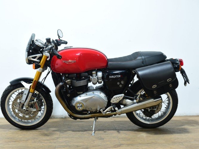 TRIUMPH THRUXTON 1200 R 2016 de segunda mano