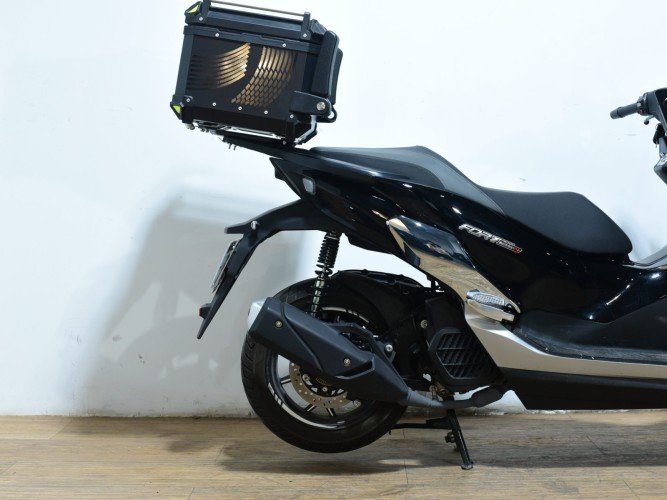 QJMOTOR FORT 125 N (TOP CASE) 2026 de segunda mano