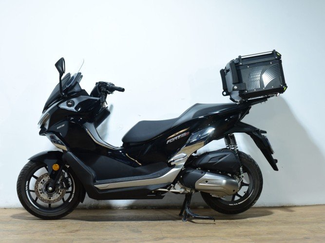 QJMOTOR FORT 125 N (TOP CASE) 2026 de segunda mano
