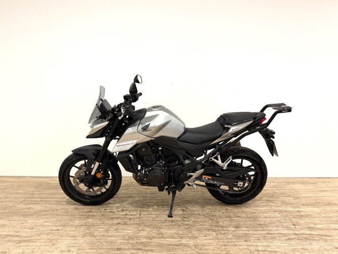 HONDA CB 750 HORNET 2025 de segunda mano