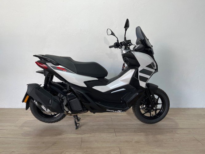 APRILIA SR GT 125 IVA DEDUCIBLE 2026 de segunda mano