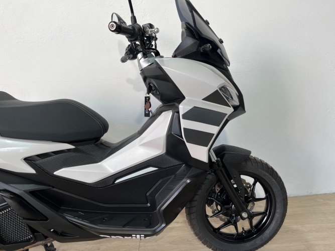 APRILIA SR GT 125 IVA DEDUCIBLE 2026 de segunda mano