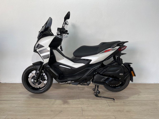 APRILIA SR GT 125 IVA DEDUCIBLE 2026 de segunda mano