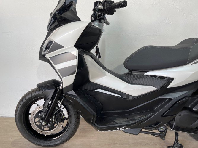 APRILIA SR GT 125 IVA DEDUCIBLE 2026 de segunda mano