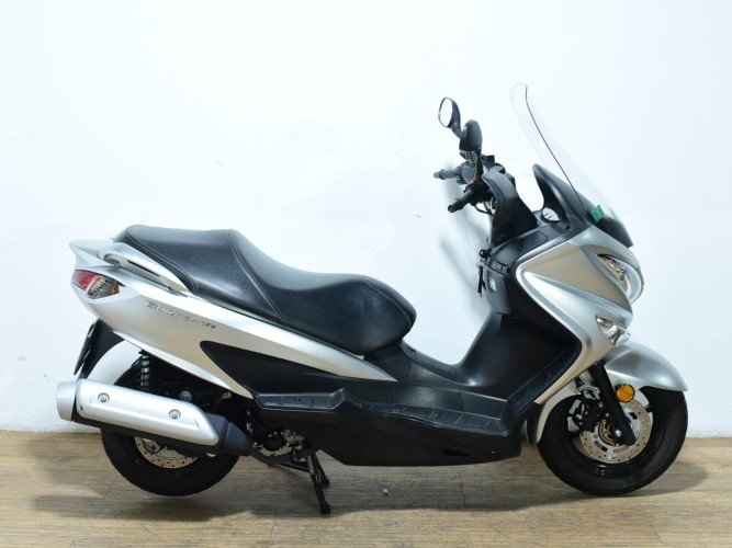 Comprar SUZUKI BURGMAN 125 2018 de segunda mano SUZUKI BURGMAN 125 2018 de segunda mano