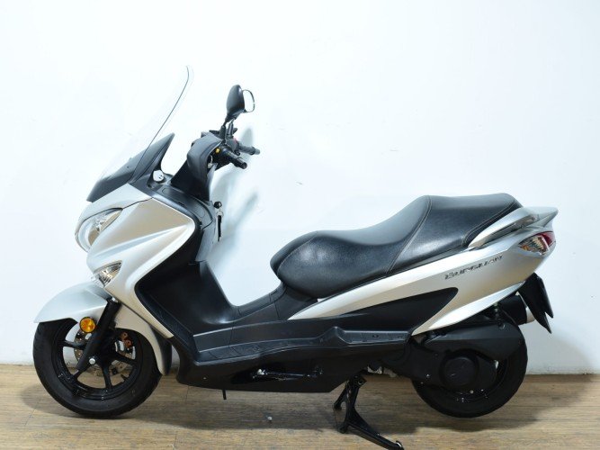 Comprar SUZUKI BURGMAN 125 2018 de segunda mano SUZUKI BURGMAN 125 2018 de segunda mano