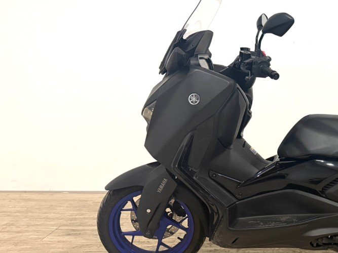 Comprar YAMAHA XMAX 300 (IVA DEDUCIBLE) 2025 de segunda mano YAMAHA XMAX 300 (IVA DEDUCIBLE) 2025 de segunda mano