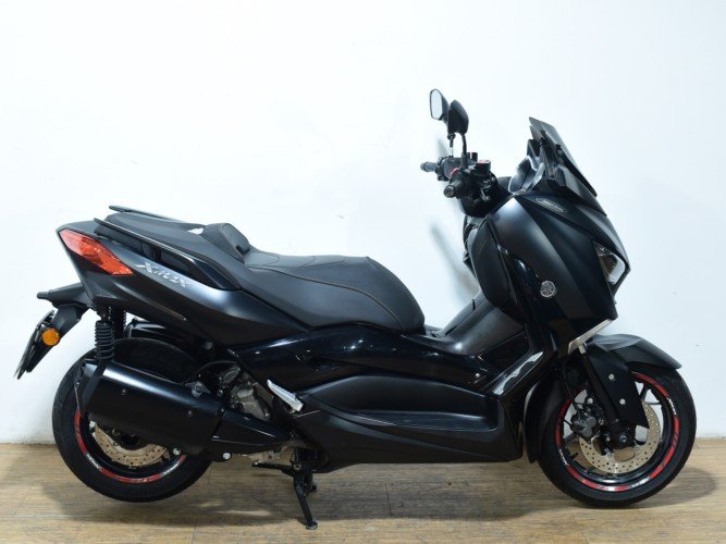 YAMAHA XMAX 300 IRON MAX 2019 de segunda mano