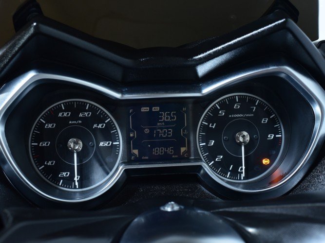YAMAHA XMAX 300 IRON MAX 2019 de segunda mano