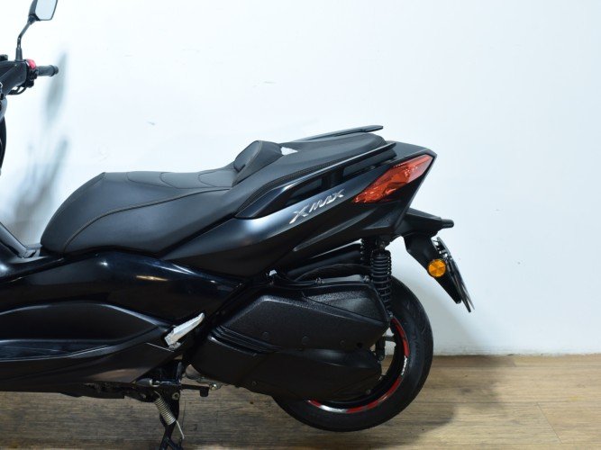 YAMAHA XMAX 300 IRON MAX 2019 de segunda mano