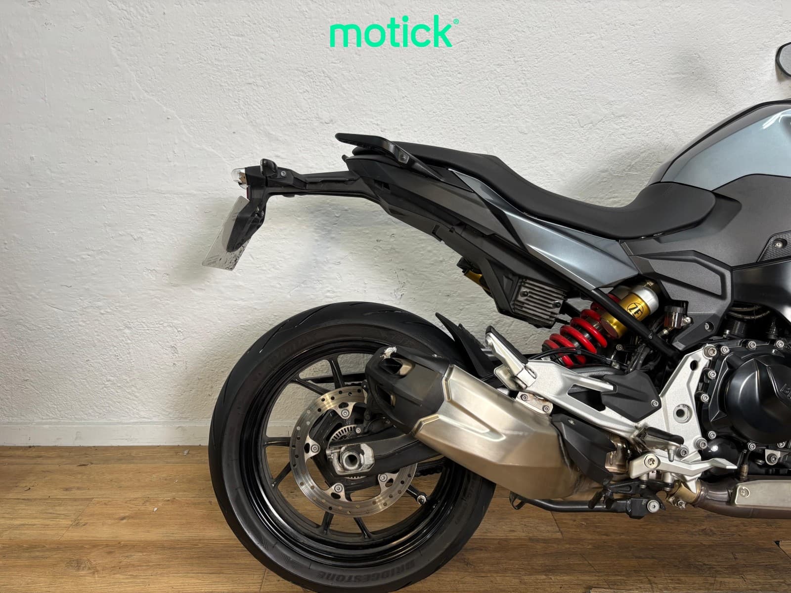 BMW F 900 R (PACK ACTIVE AND COMFORT)