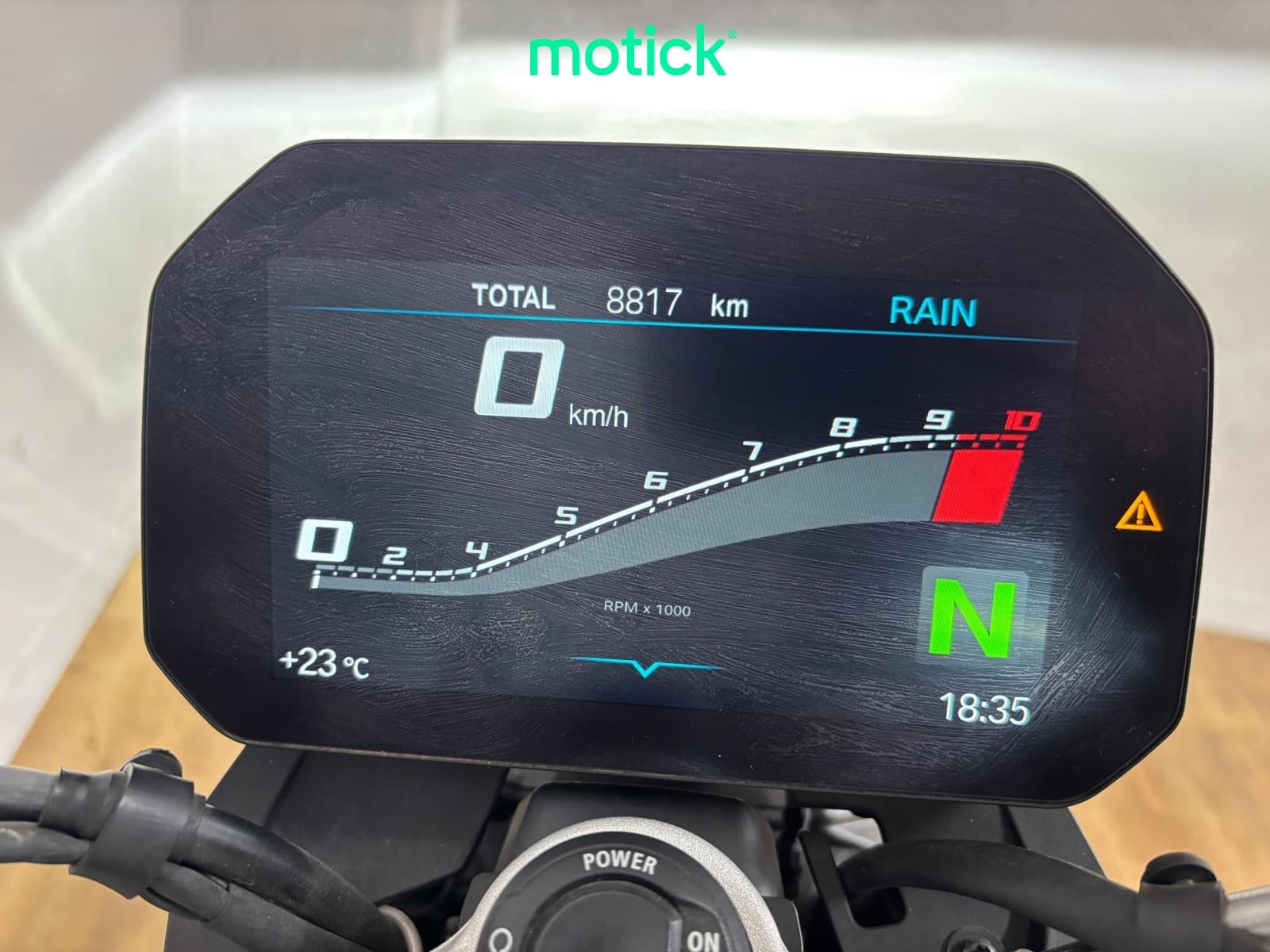 BMW F 900 R (PACK ACTIVE AND COMFORT)