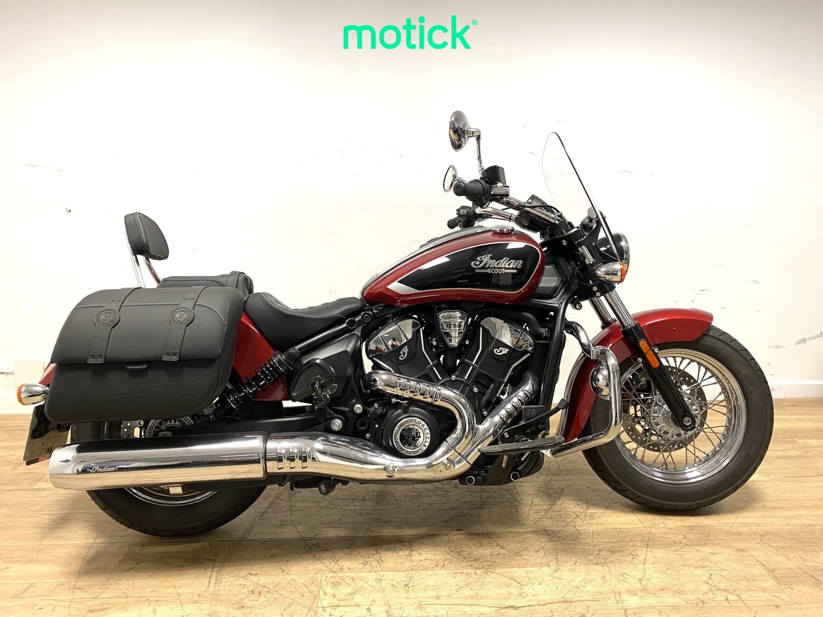 INDIAN SCOUT CLASSIC LIMITED + TECH (2 MALETAS)