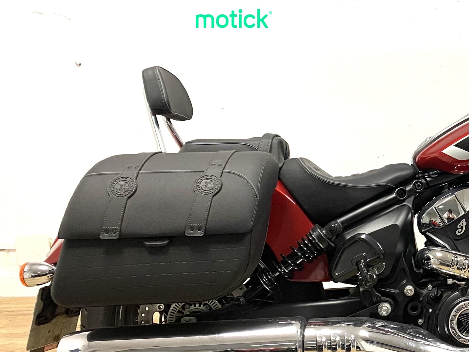 INDIAN SCOUT CLASSIC LIMITED + TECH (2 MALETAS)