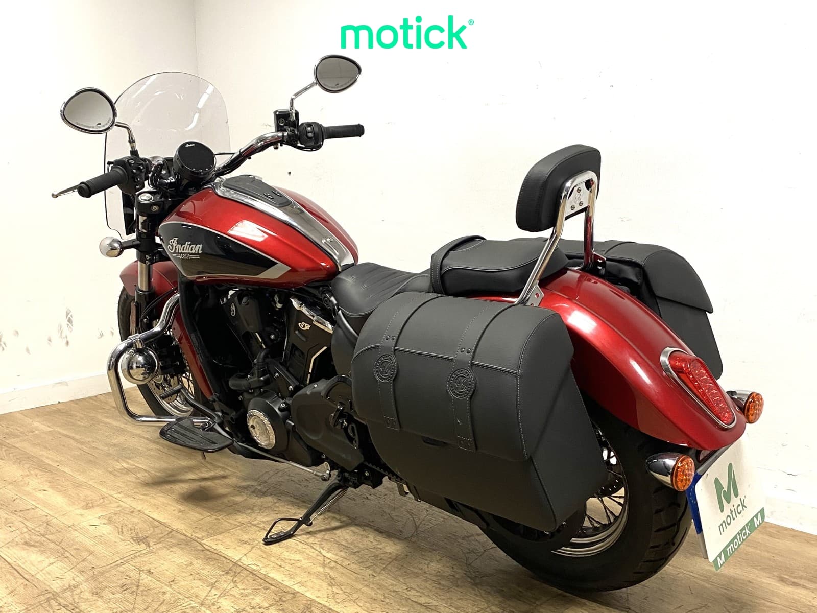 INDIAN SCOUT CLASSIC LIMITED + TECH (2 MALETAS)
