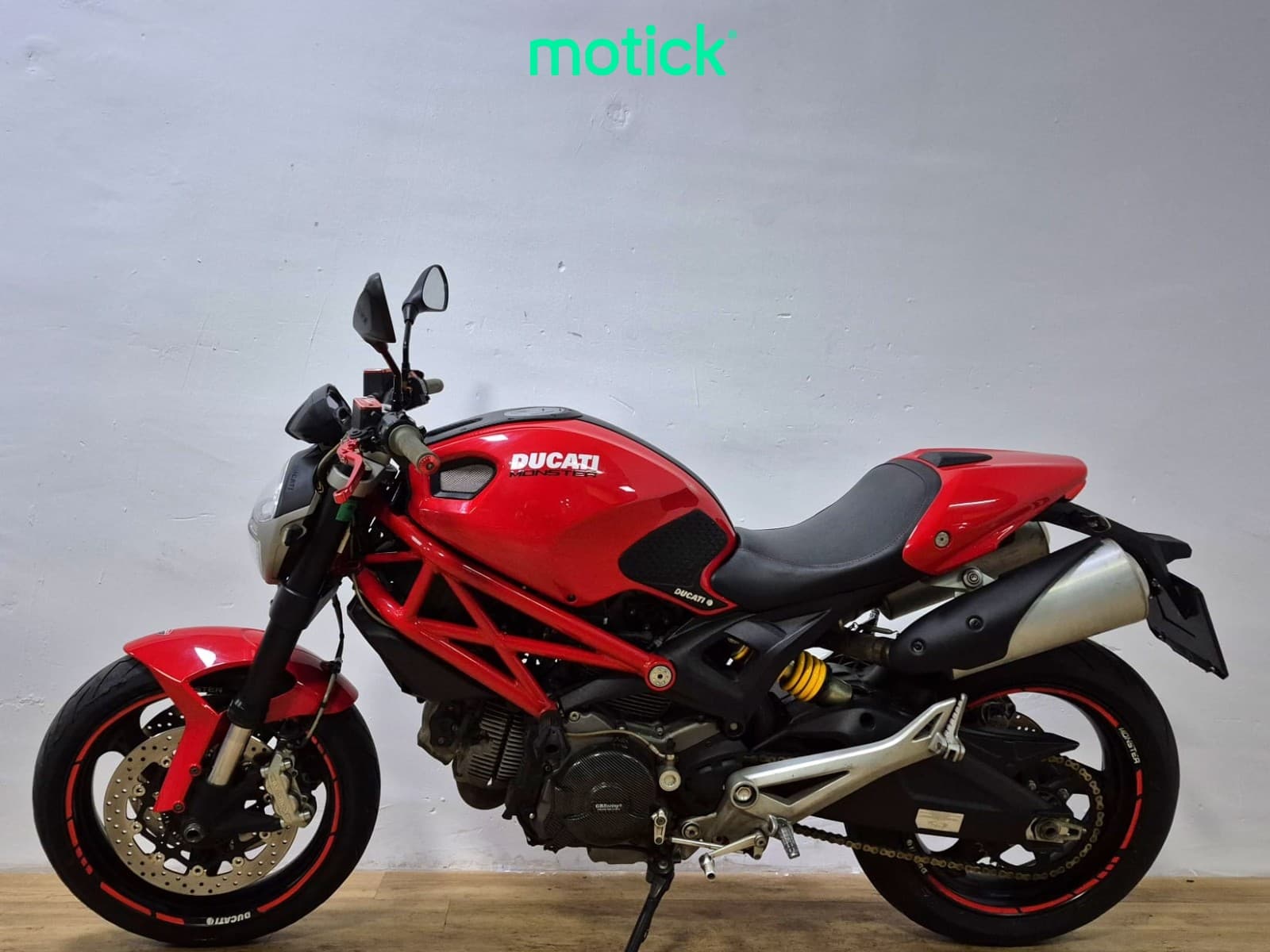 DUCATI MONSTER 696