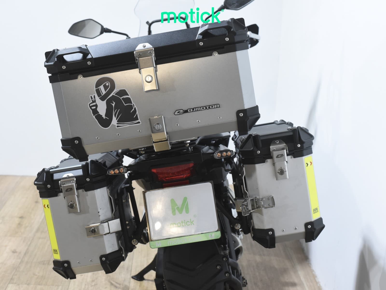 QJMOTOR SRT 700 (A)(TRES MALETAS)