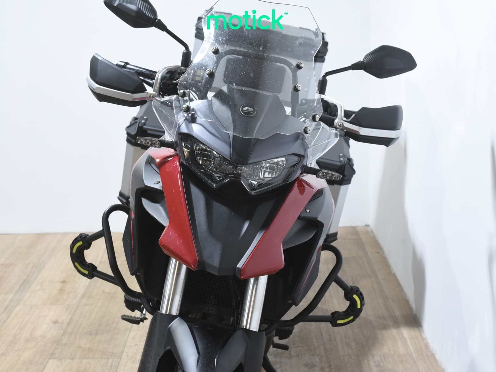 QJMOTOR SRT 700 (A)(TRES MALETAS)