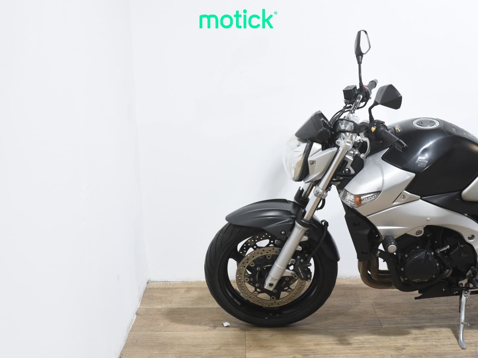 SUZUKI GSR 600 ( A )