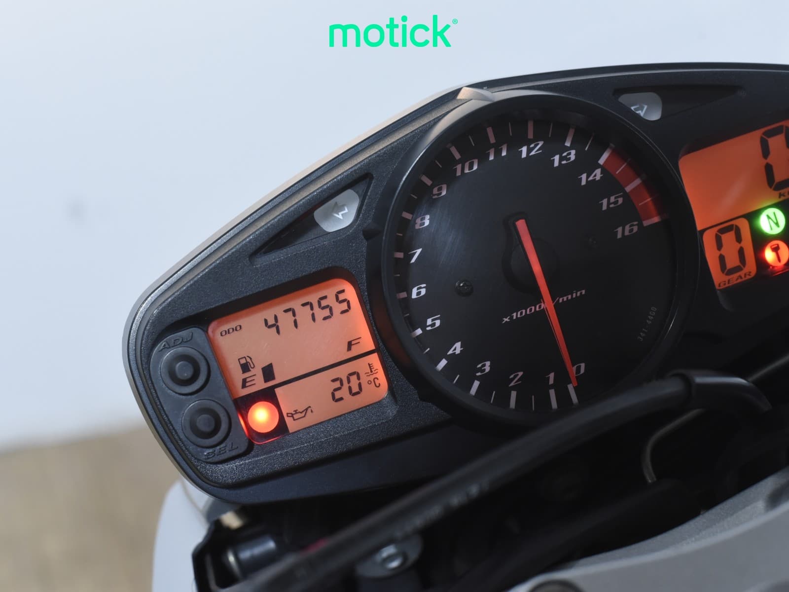 SUZUKI GSR 600 ( A )