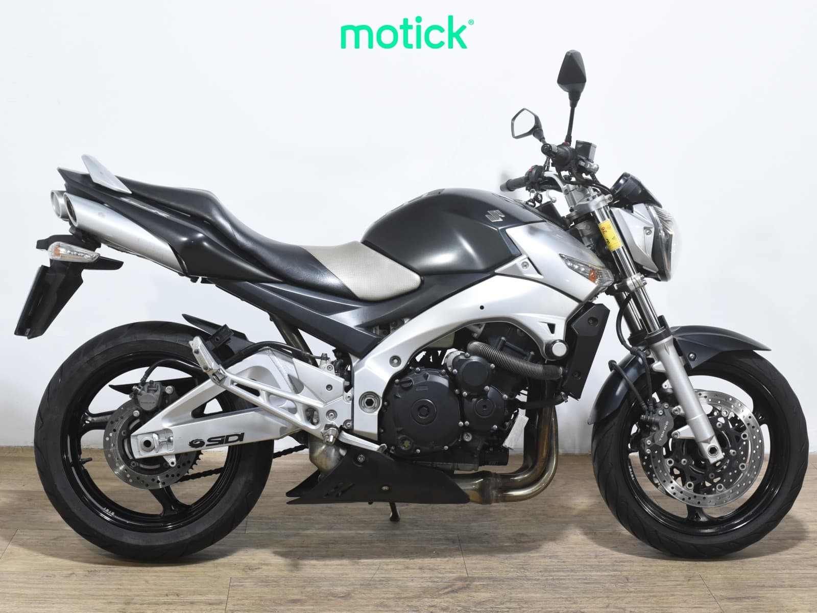 SUZUKI GSR 600 ( A )