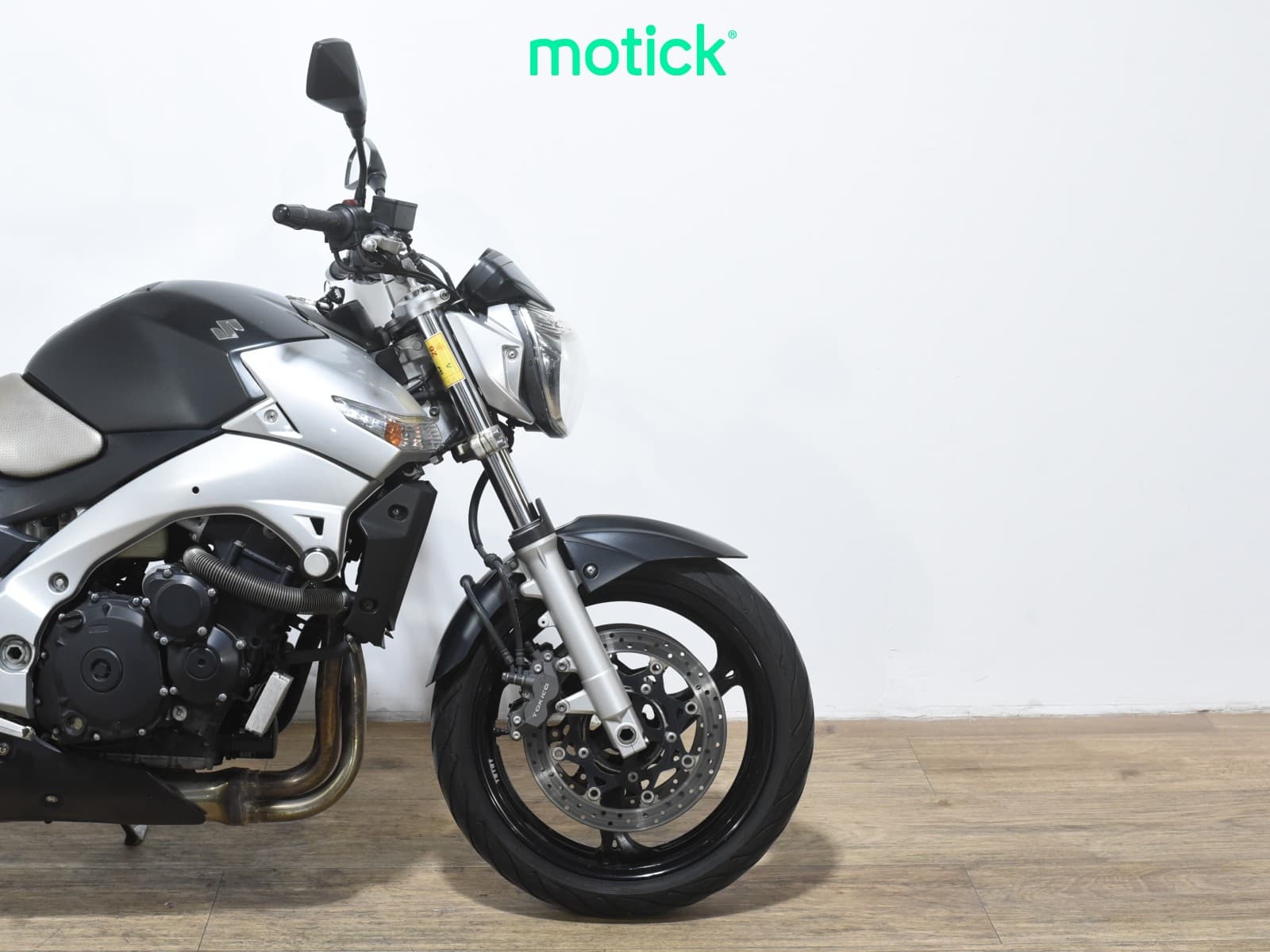 SUZUKI GSR 600 ( A )