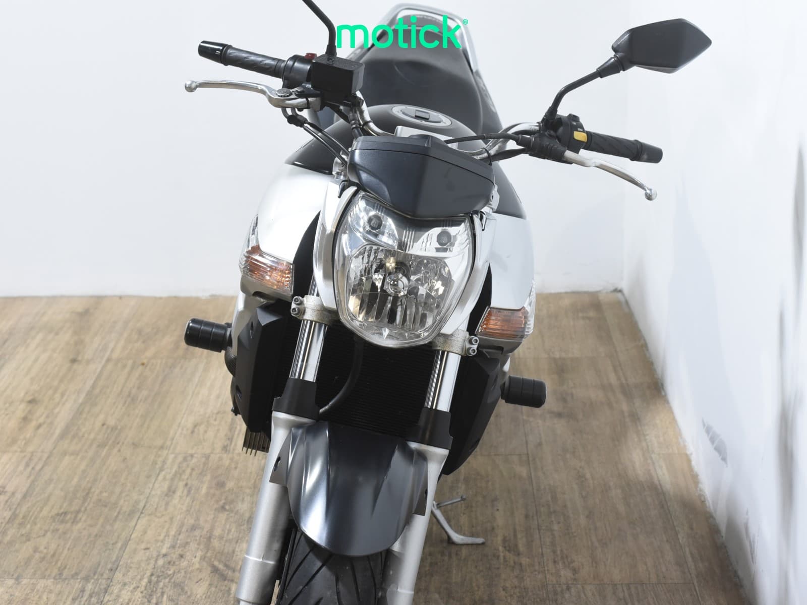 SUZUKI GSR 600 ( A )