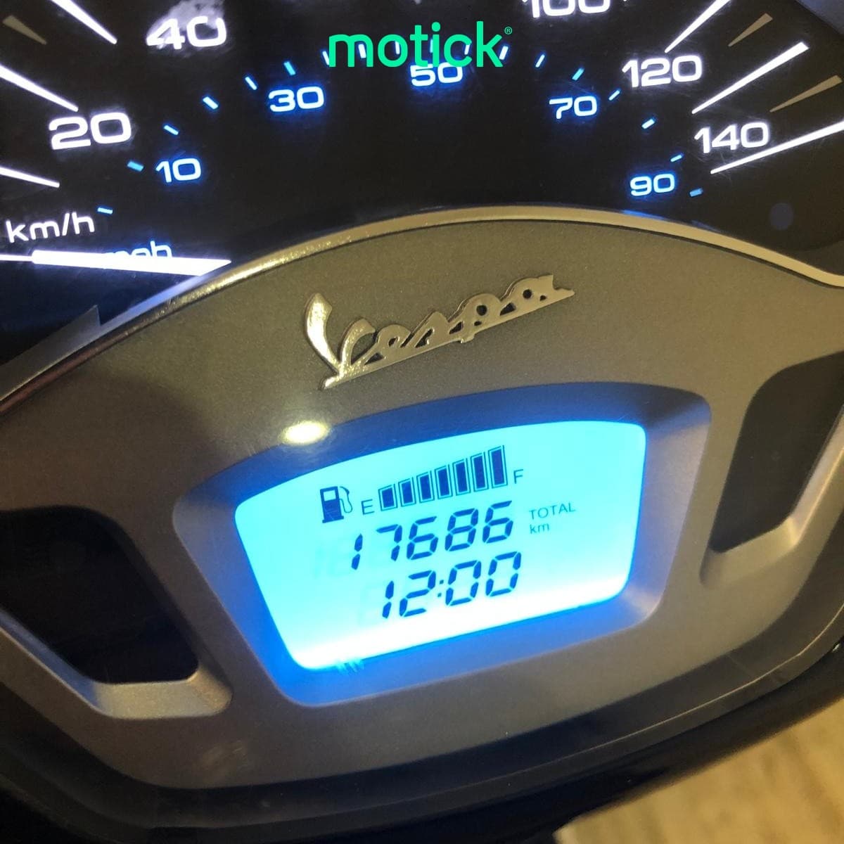 VESPA PRIMAVERA 125 (TOP CASE)