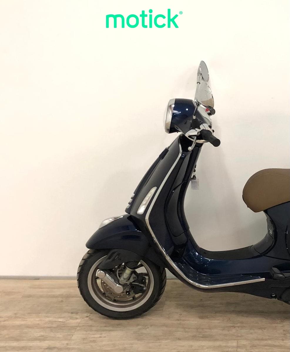 VESPA PRIMAVERA 125 (TOP CASE)