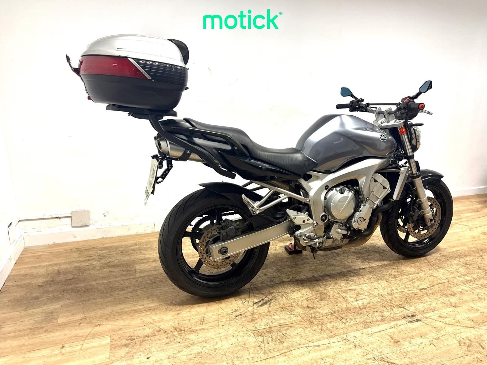 YAMAHA FZ 6 N (TOP CASE)