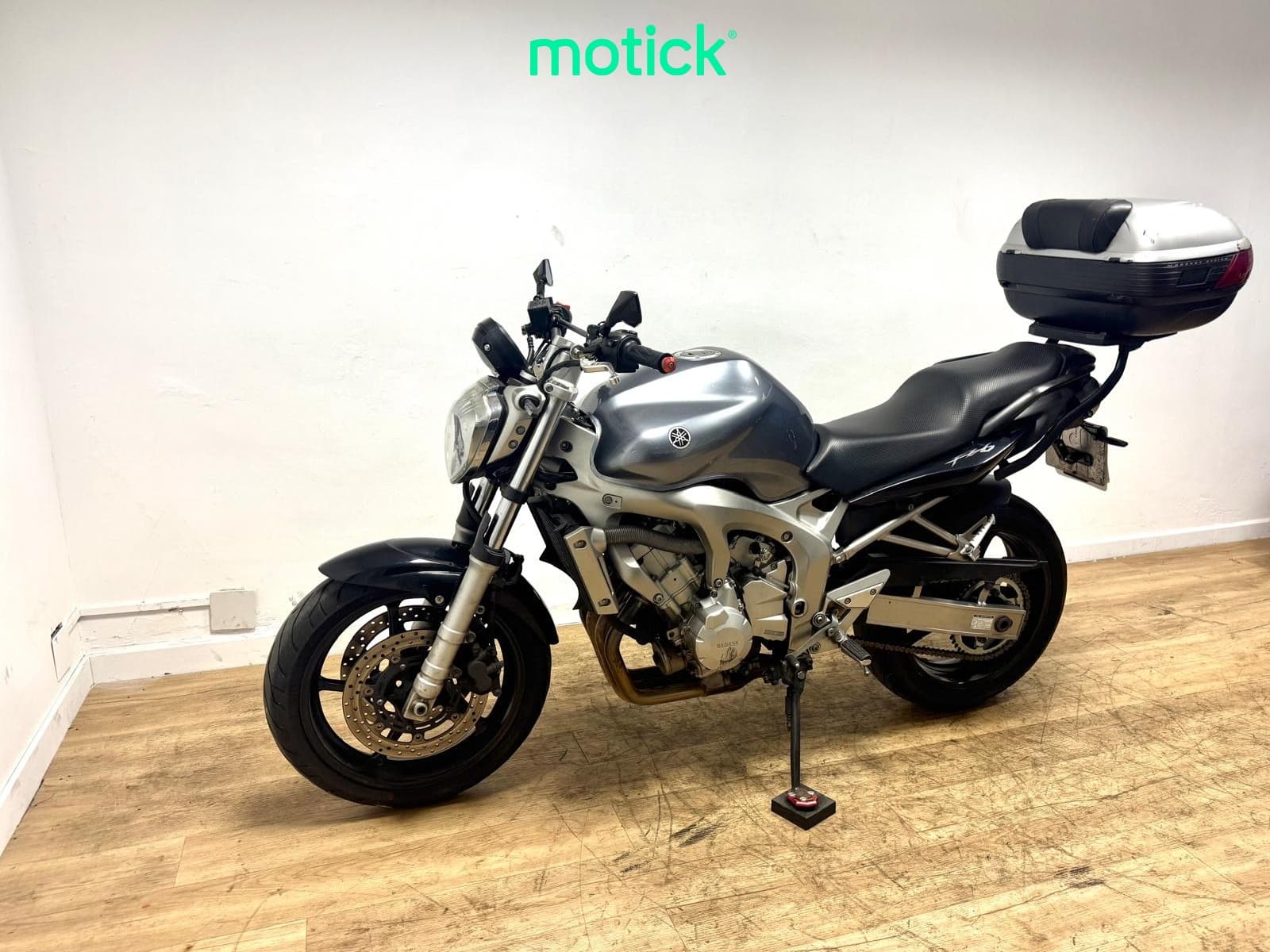 YAMAHA FZ 6 N (TOP CASE)