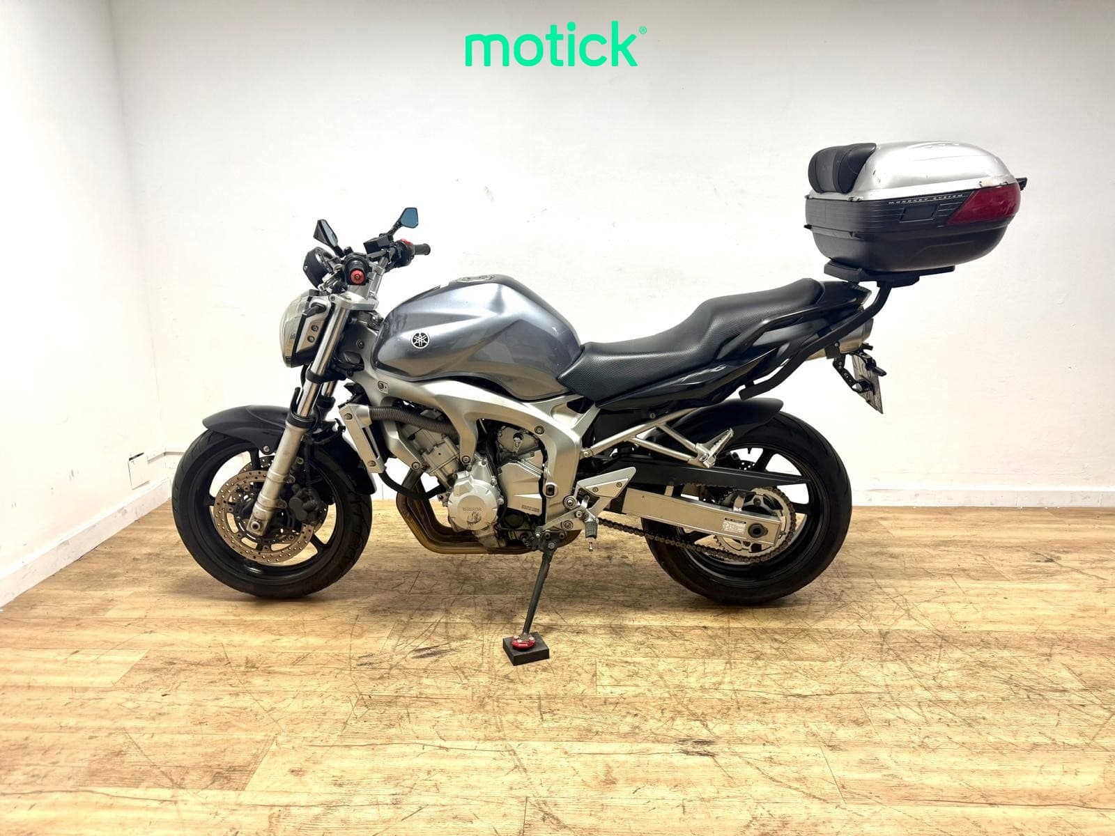 YAMAHA FZ 6 N (TOP CASE)