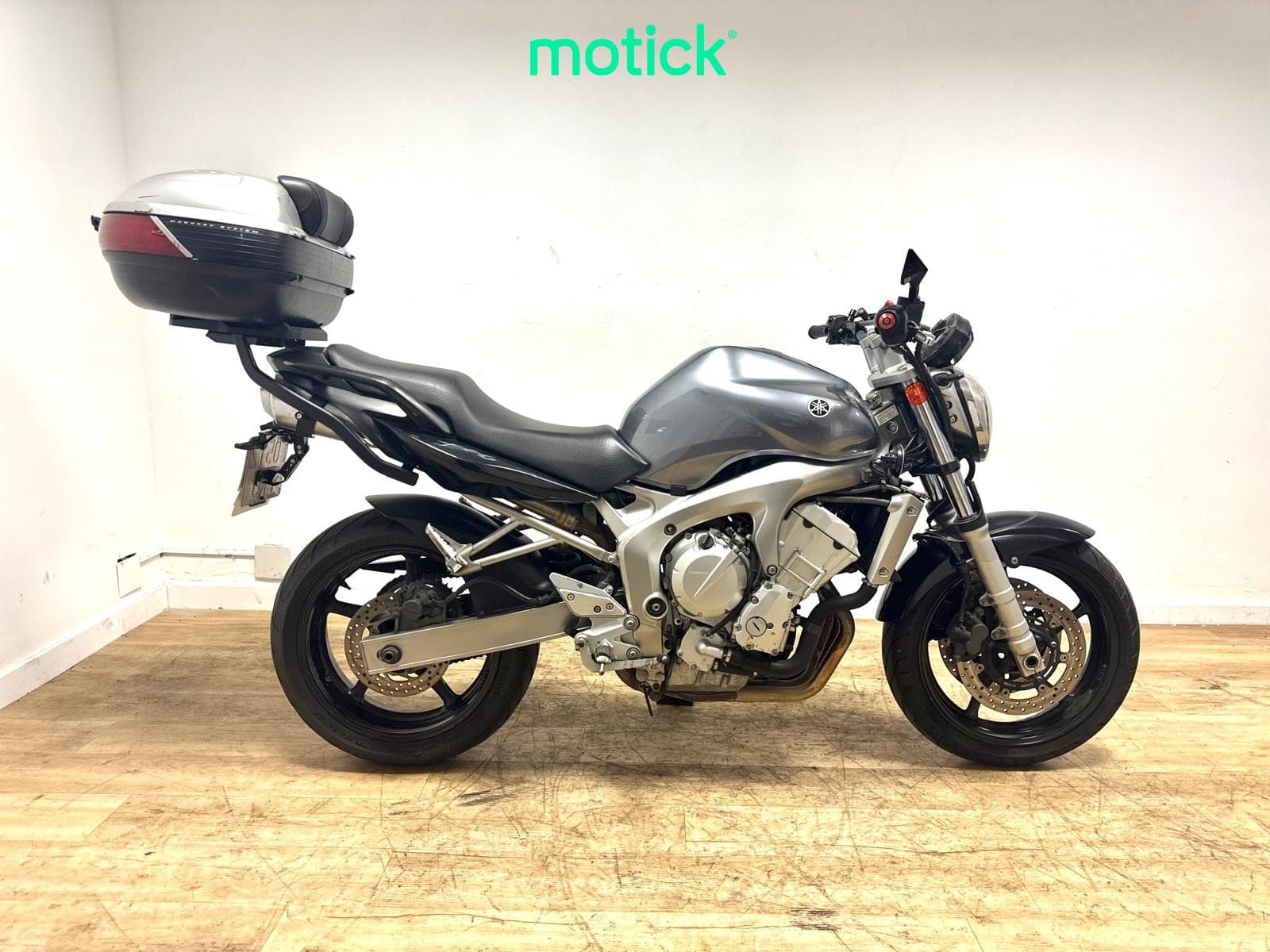 YAMAHA FZ 6 N (TOP CASE)